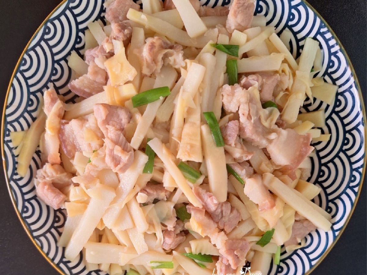 Măng xào thịt heo