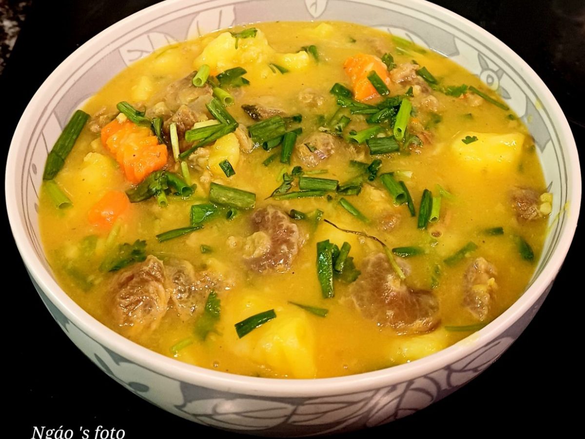 Gân bò sốt vang