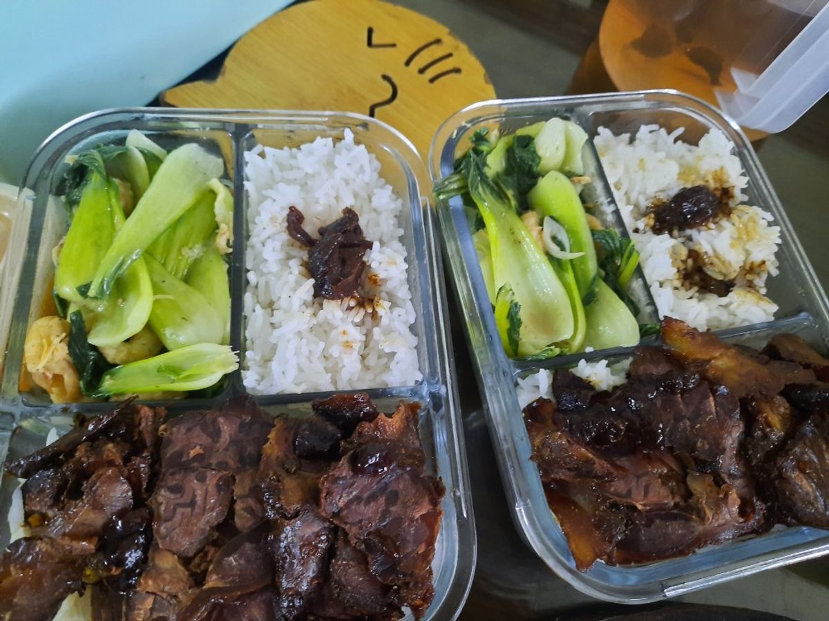 Cơm trưa VP: Bò kho mật mía, cải chíp xào