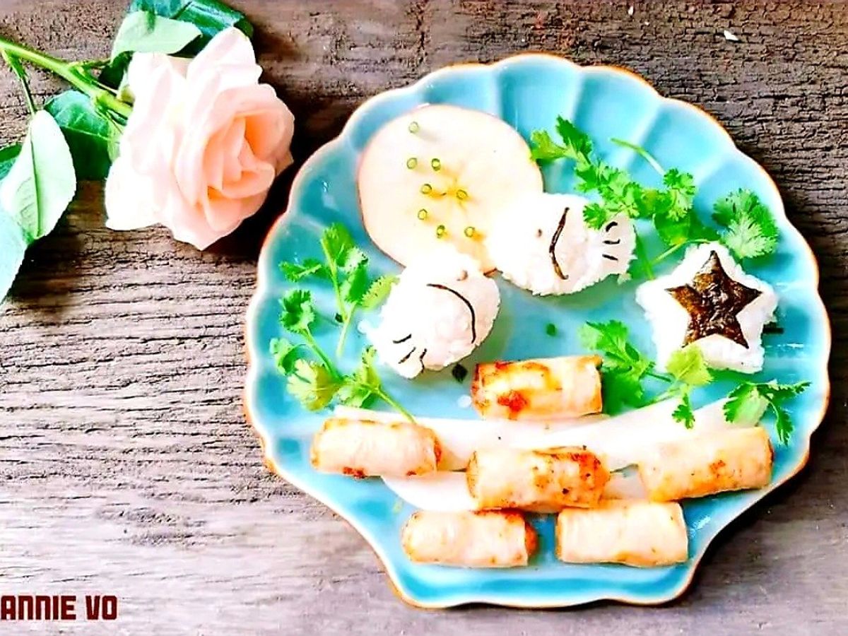 Cơm bento: Thế giới đại dương (cơm tạo hình hải sản và chả giò cá hồi)