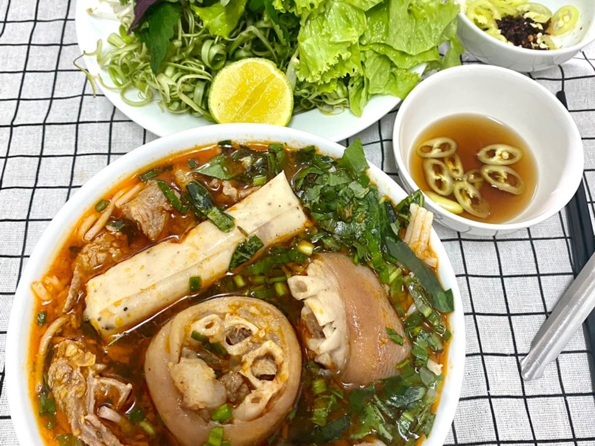 Bún bò giò heo