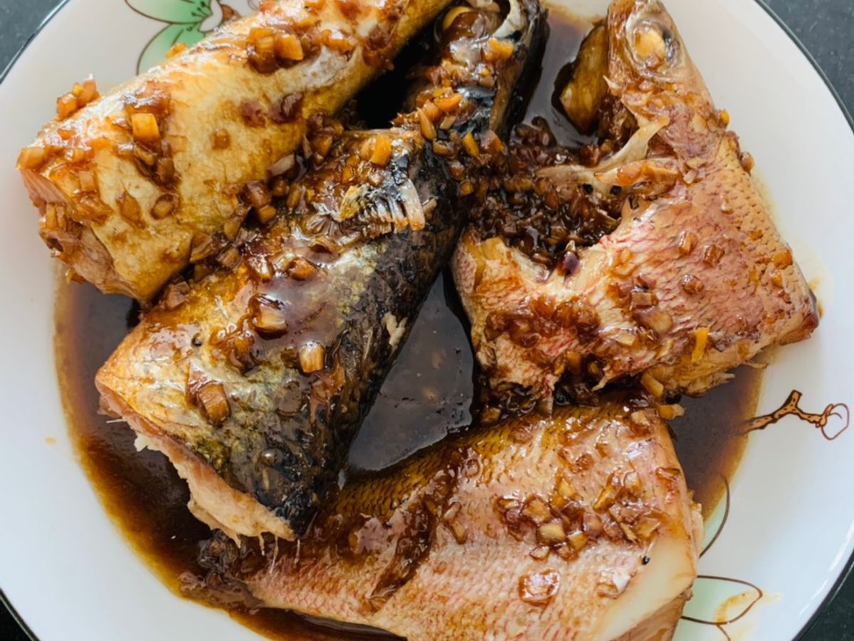 Cá róc và cá chuồn trứng sốt teriyaki