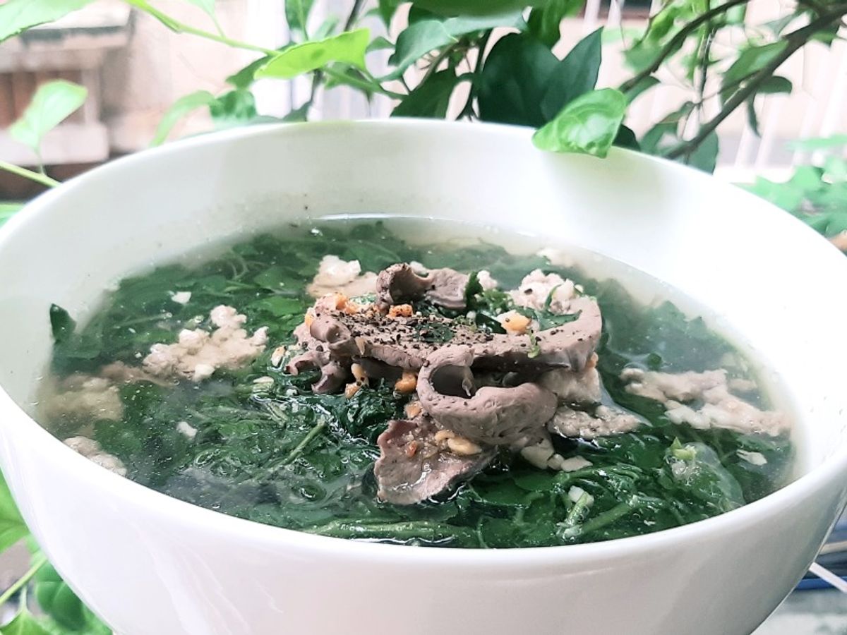 Canh cải xoong nấu thịt và tim heo