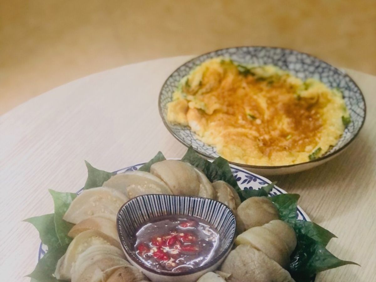 Cà bát luộc chấm mắm tôm