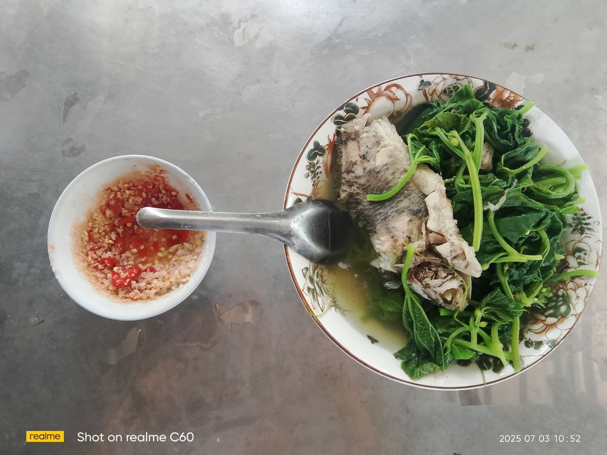Cá rô đồng hấp đọt bầu