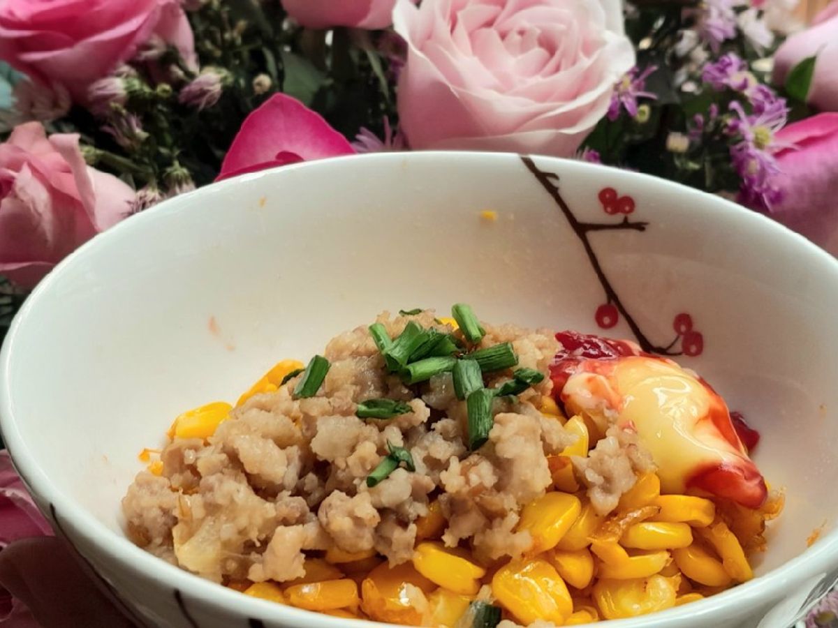 Ngô chiên bơ kèm thịt rang
