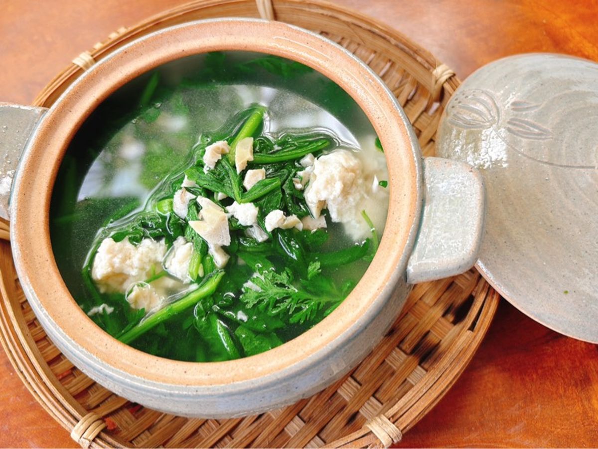 Canh rau cải cúc (tần ô) nấu óc đậu