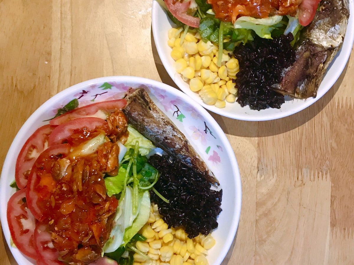 Eatclean - Salad rau càng cua cá mòi + cá hấp + bắp và cơm gạo lứt