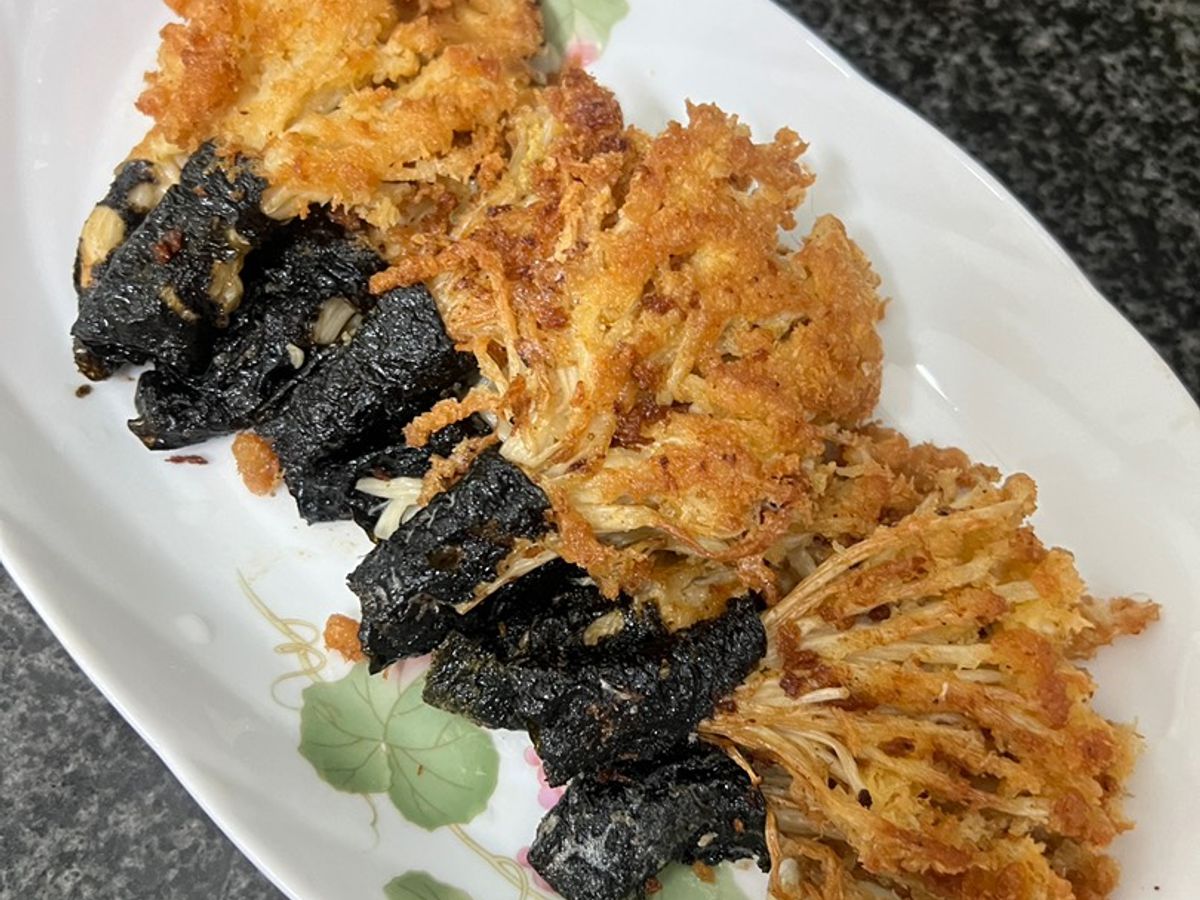 Nấm Kim Châm Cuộn Rong Biển Chiên Xù