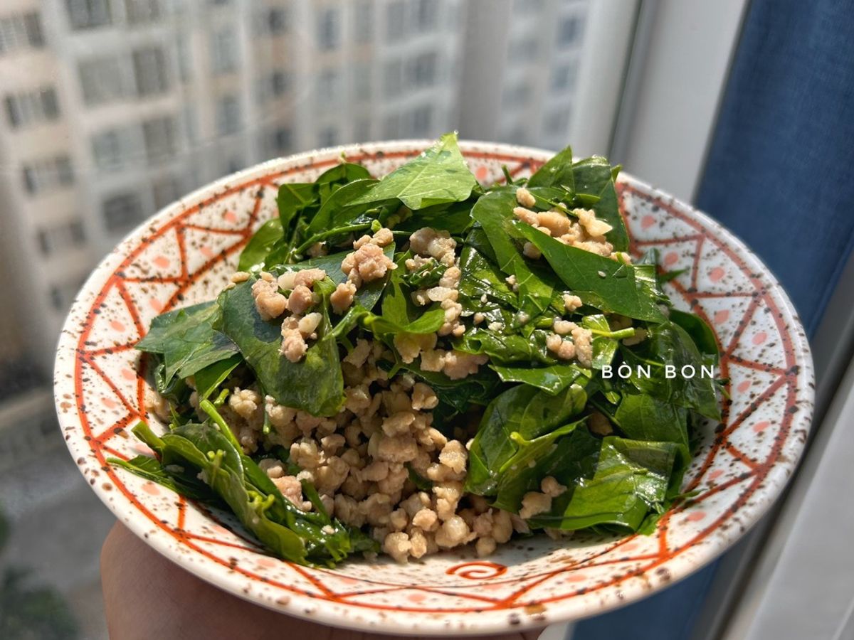 Lá Chùm Ruột Xào Thịt
