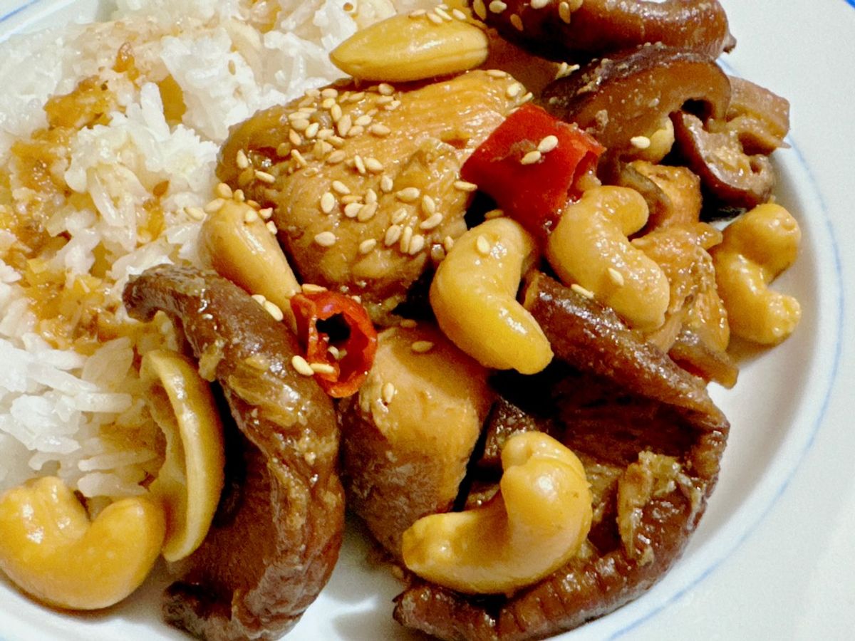 Ức Gà Kho Hạt Điều Nấm Đông Cô