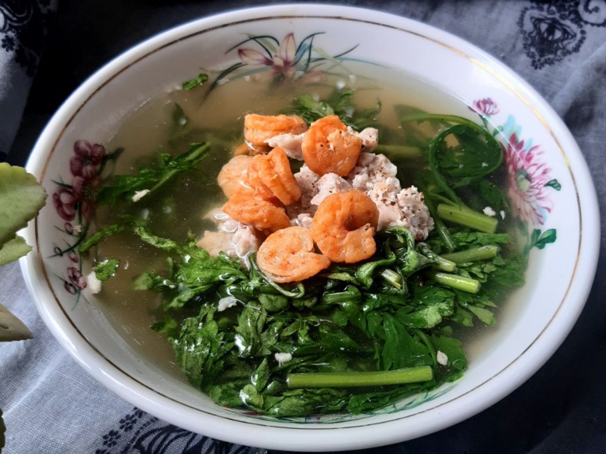 Canh rau tần ô nấu tôm khô thịt xay