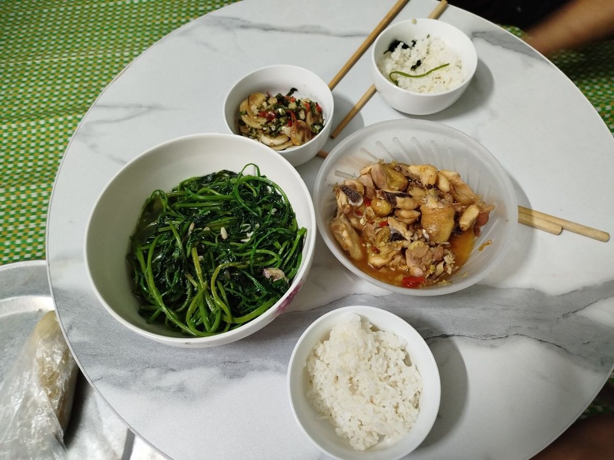 Mâm cơm ngày mưa