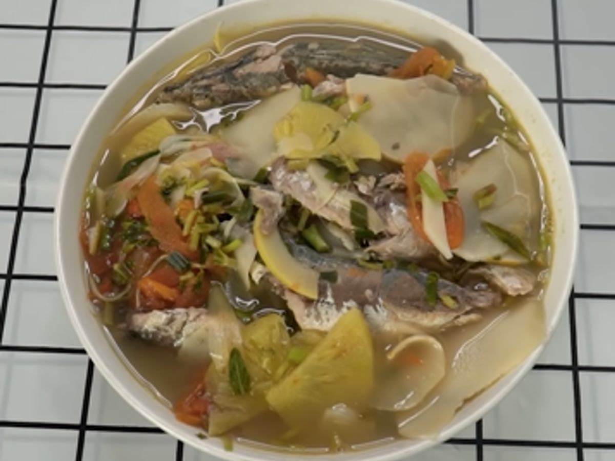 Canh cá nấu măng giảm cân