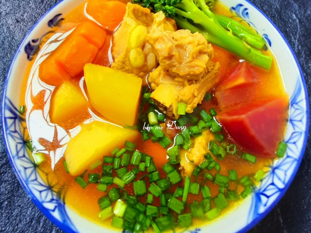 Canh sườn non nấu rau củ