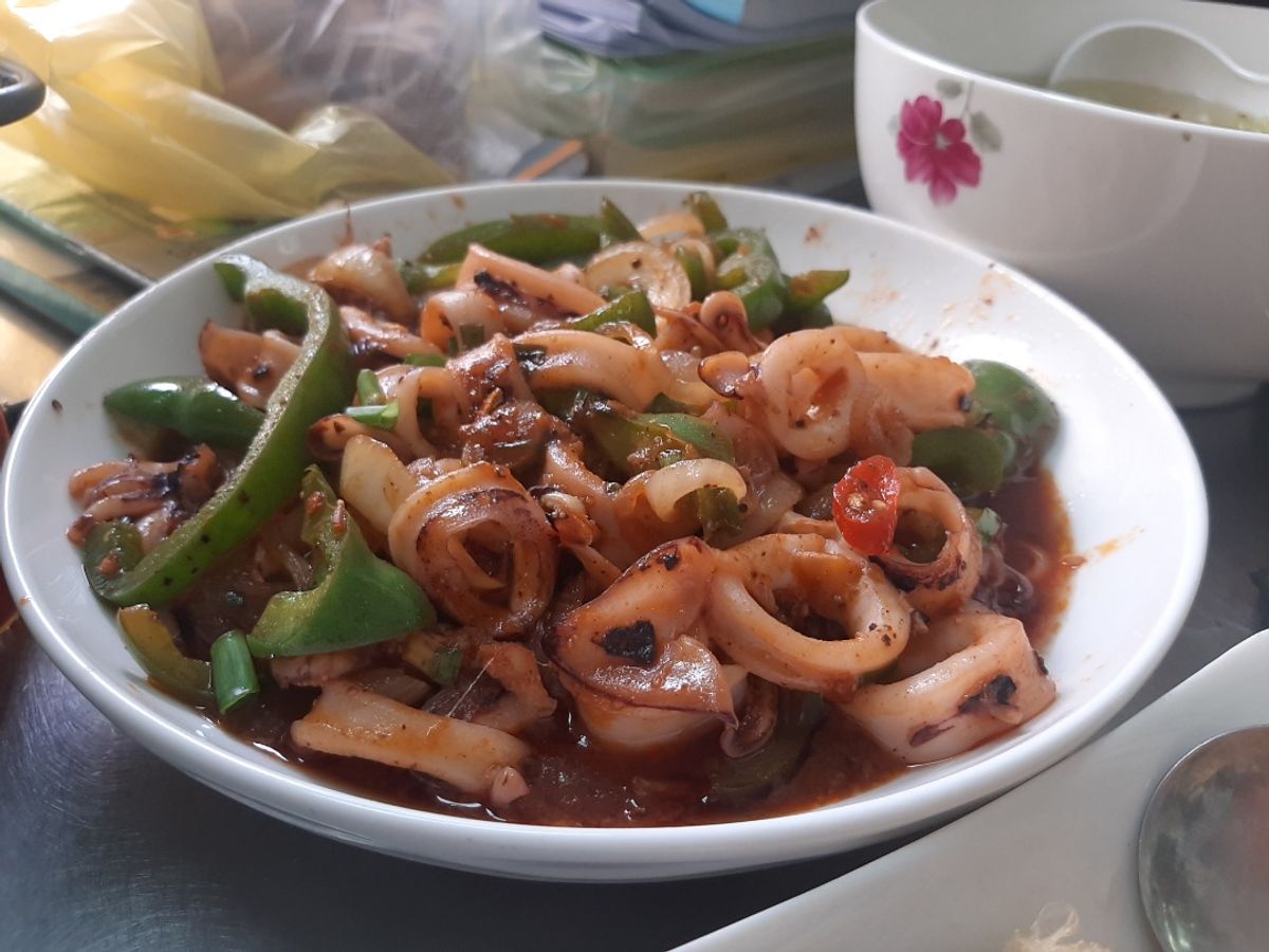 Mực xào sa tế cayy ngon xĩuuuuu 😋😋 #BEPVANG
