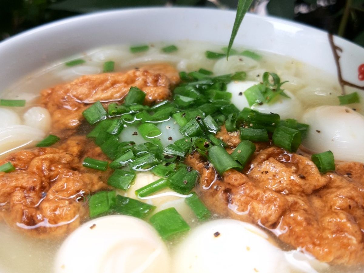Nui nấu chả cá