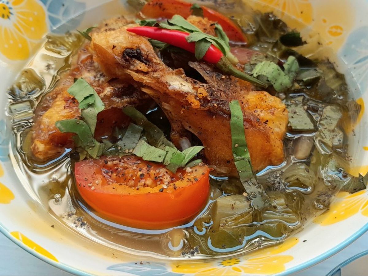 Canh dưa chua nấu cá diêu hồng