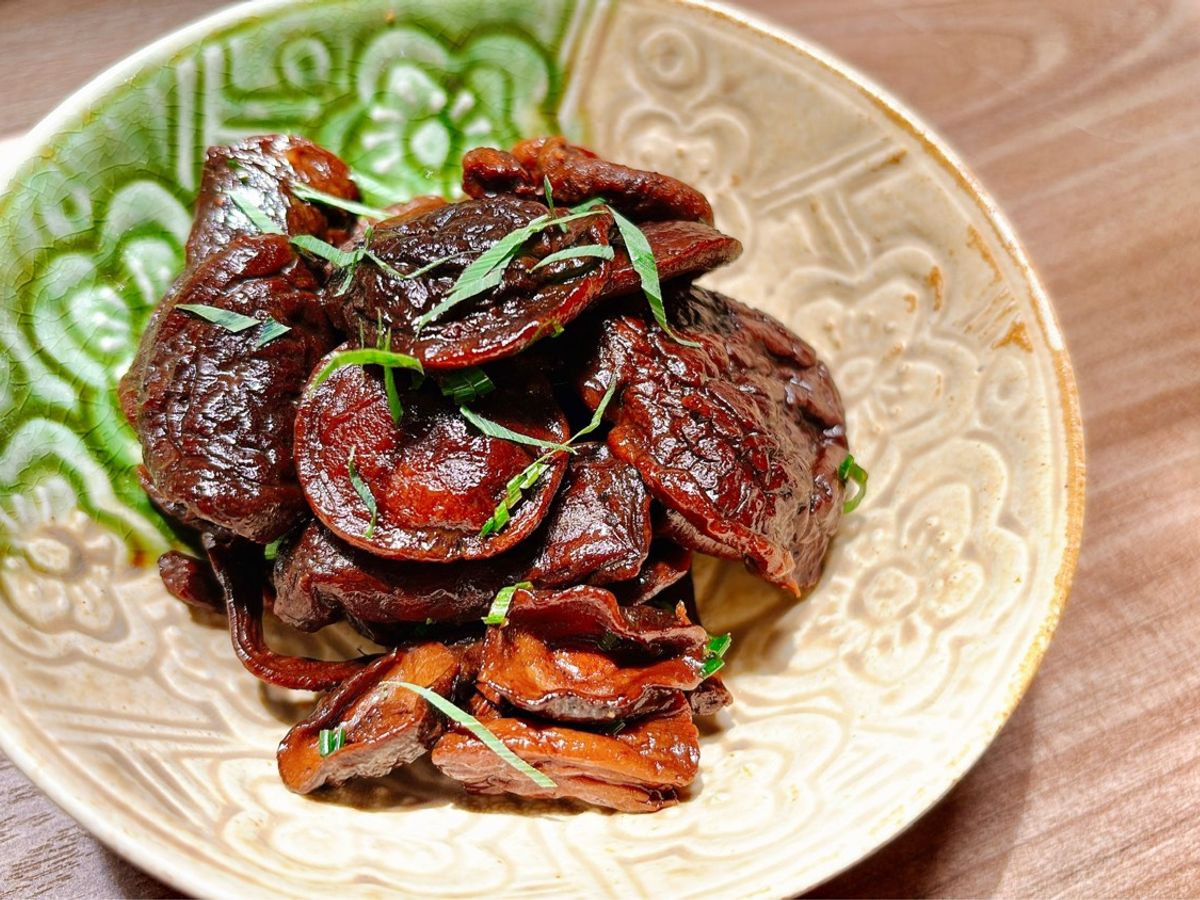 Nấm tràm khô kho lá sả