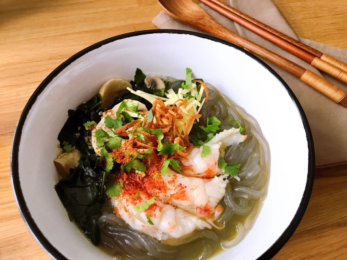 Miến Nấu Tôm Nấm và Rong Biển Wakame