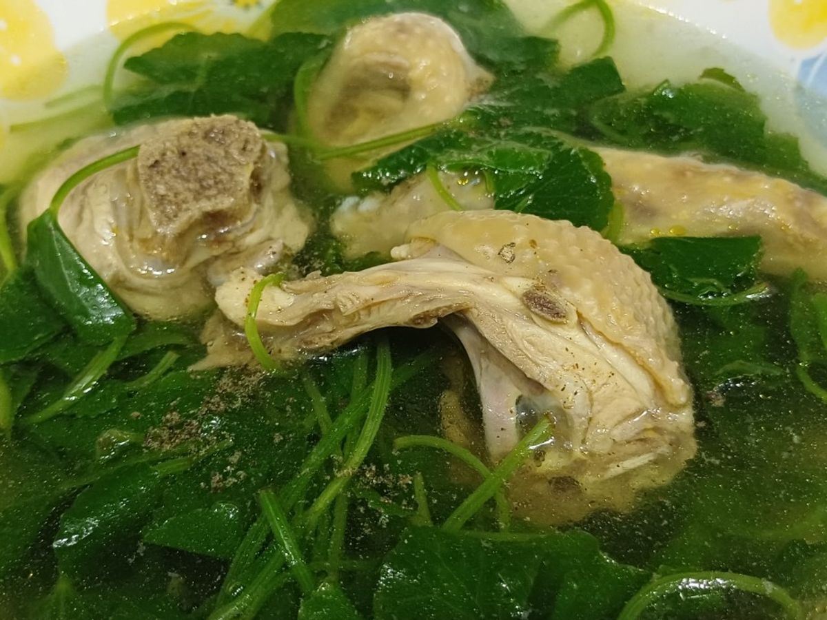 Canh rau má nấu gà