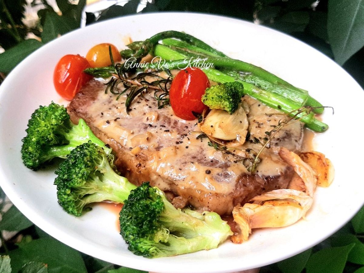 Bò beefsteak sốt kem nấm