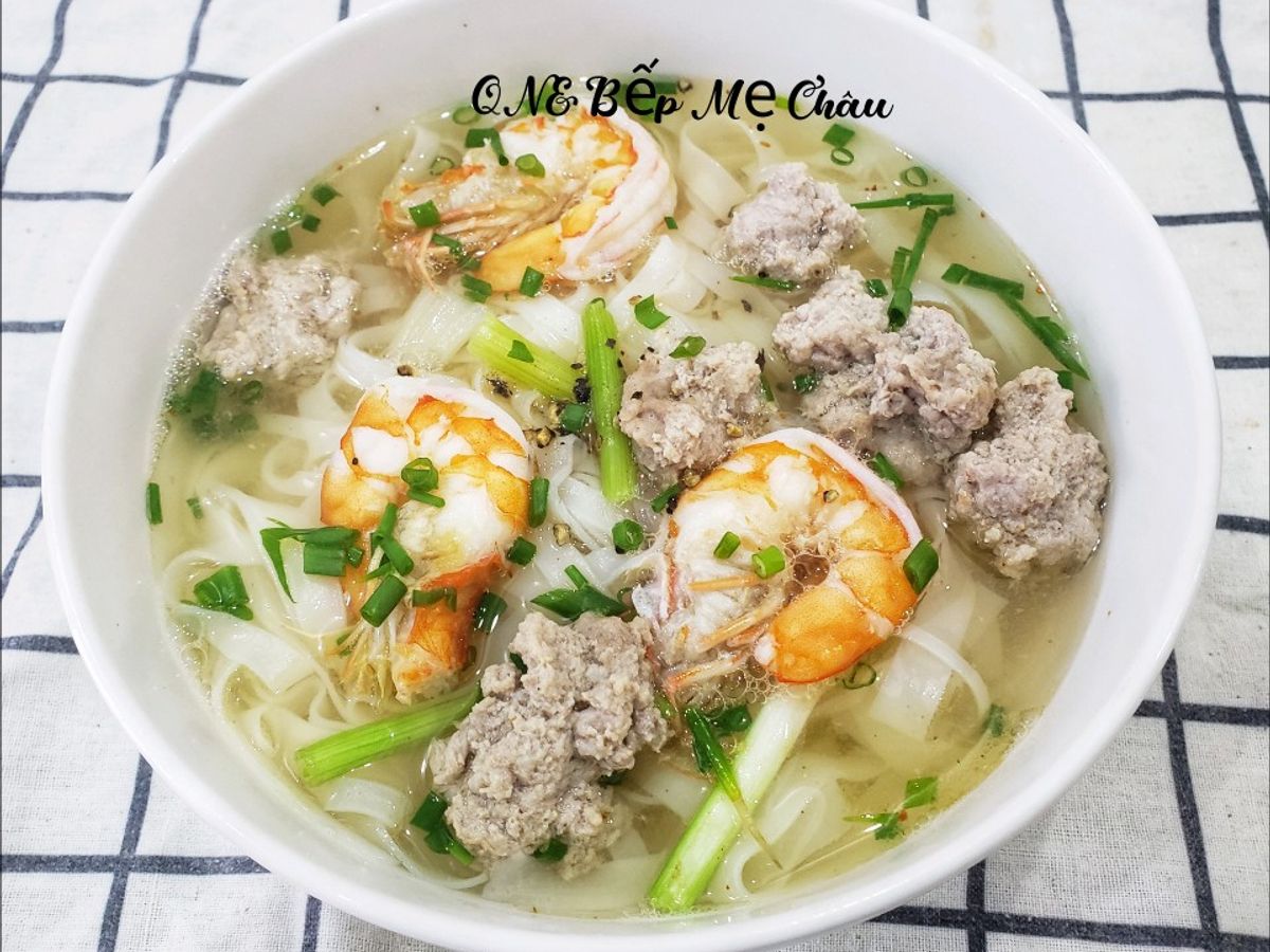 Mì Chũ nấu tôm thịt