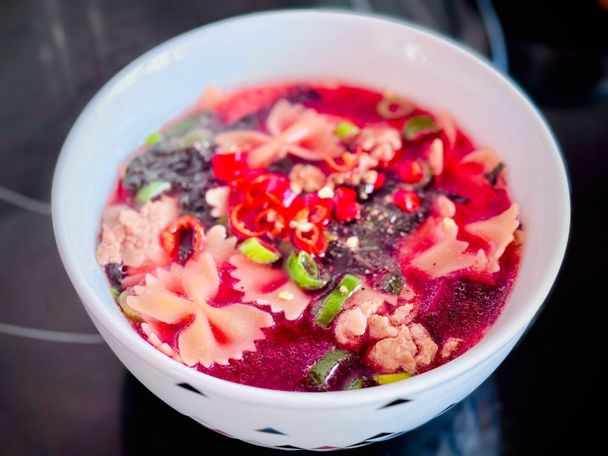 Nui Nơ Nấu Súp Thịt Băm Củ Dền