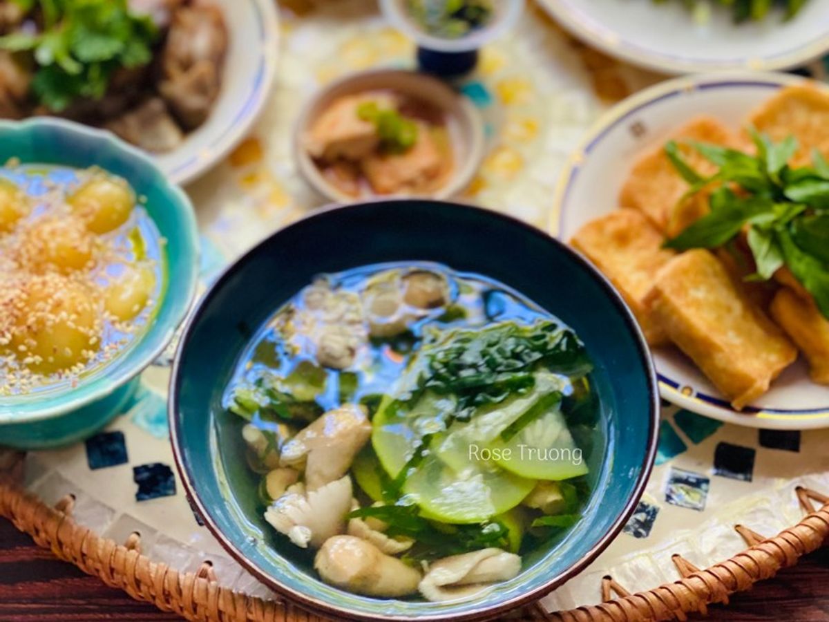 Canh Bầu Nấu Nấm Rơm