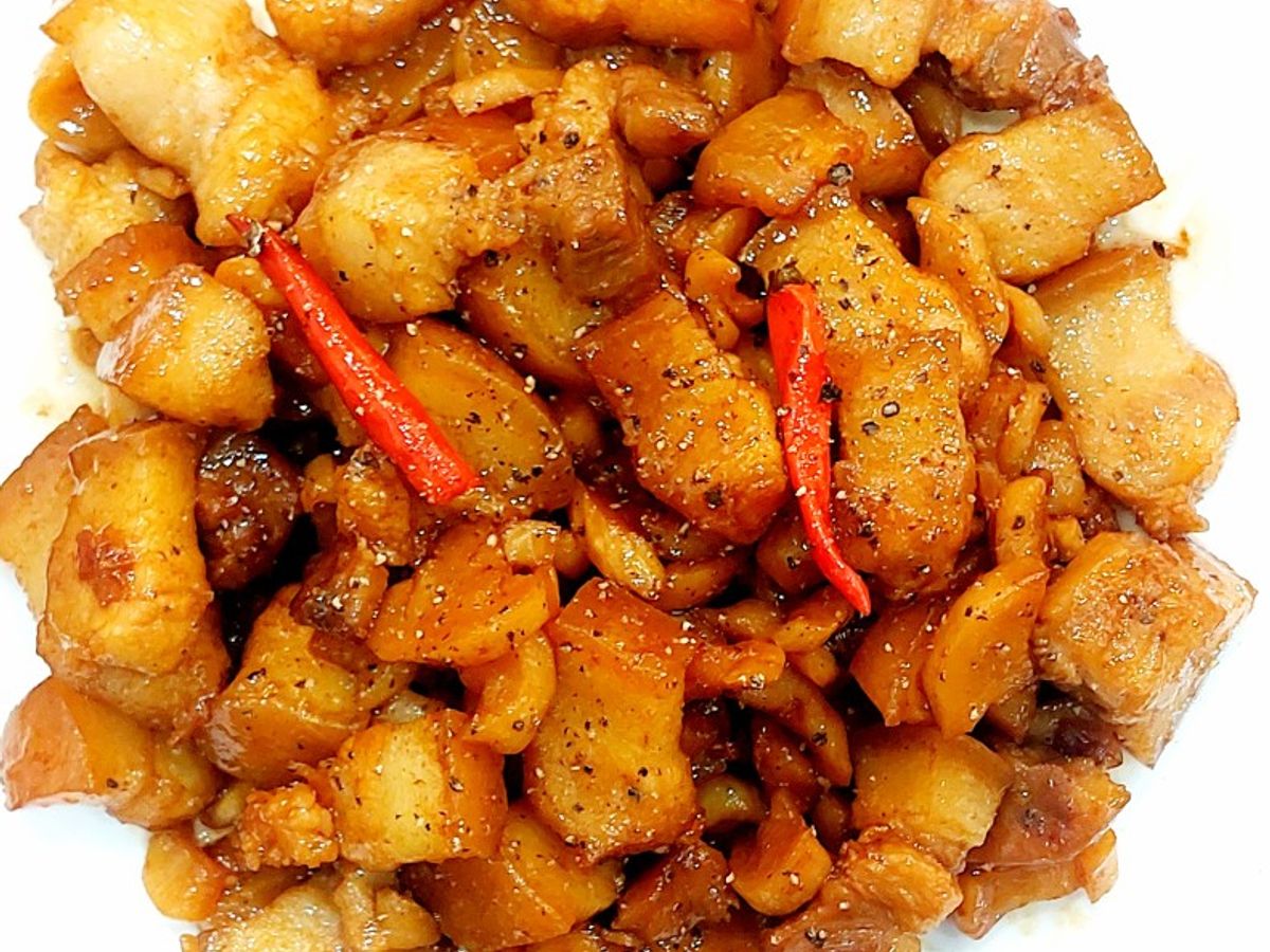 Thịt má heo rim củ cải muối