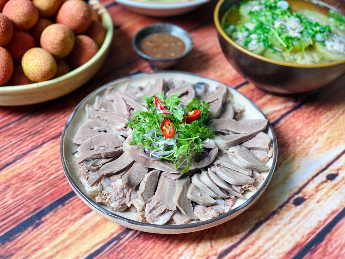 Tim Heo Luộc Chấm Mắm Nêm
