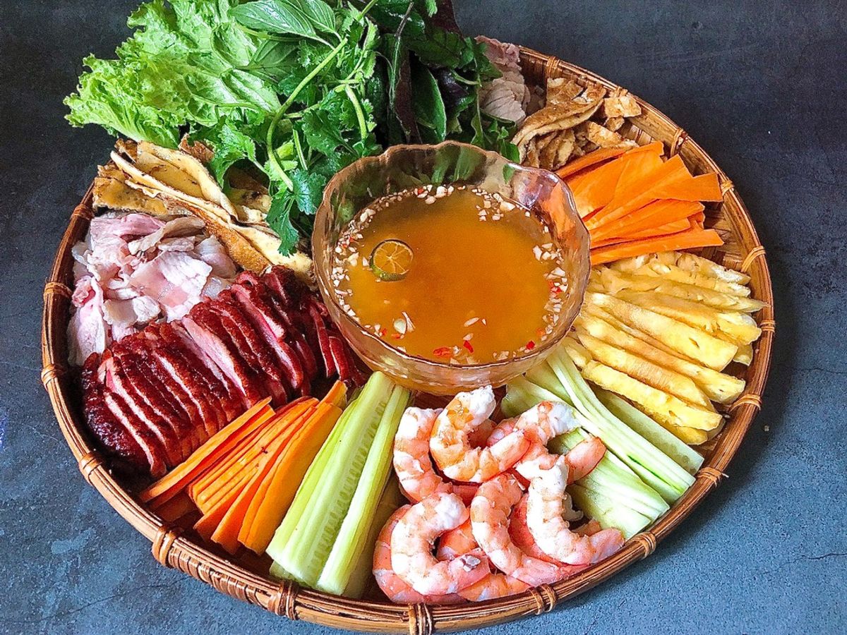 Gỏi Cuốn Lườn Ngỗng Nga Hun Khói, Tôm, Thịt, Trứng