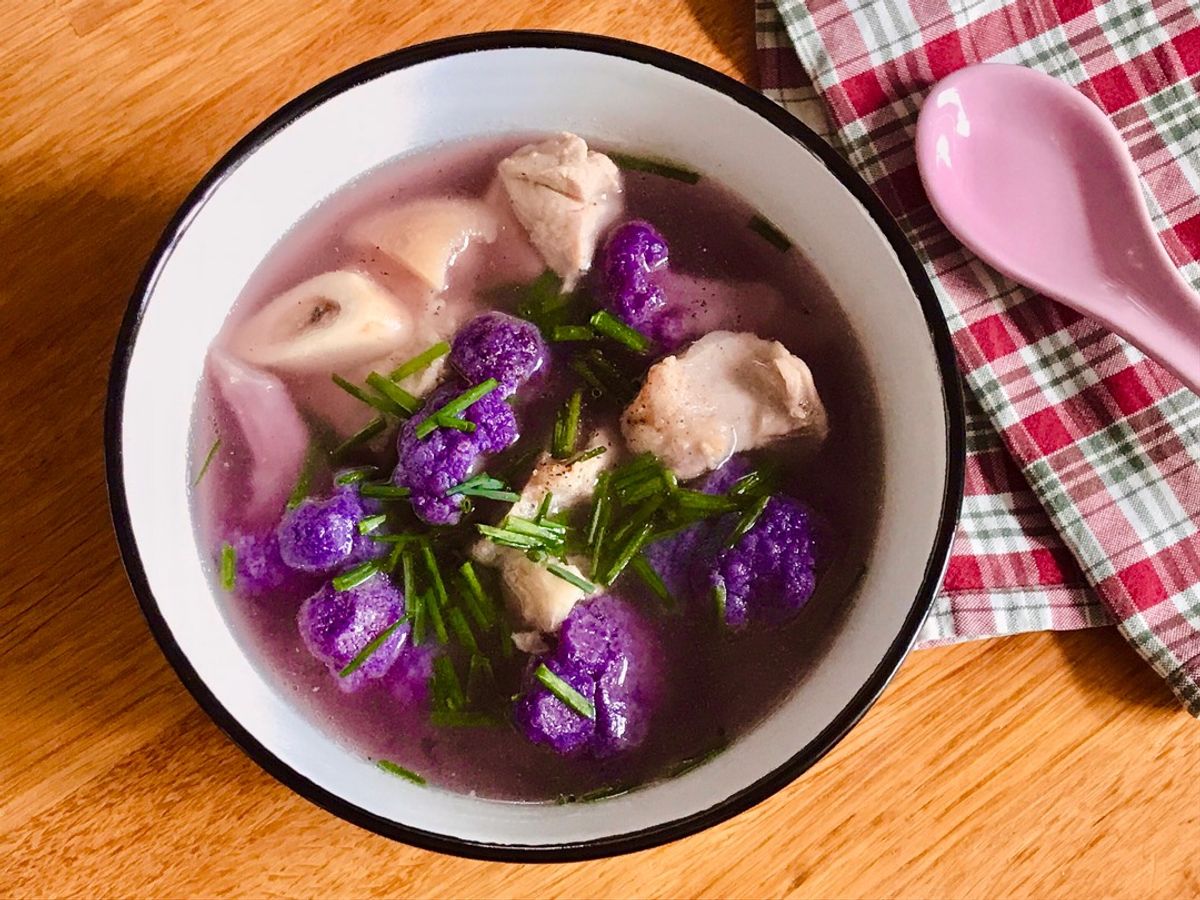 Canh Xương Heo Hầm Bông Cải Tím