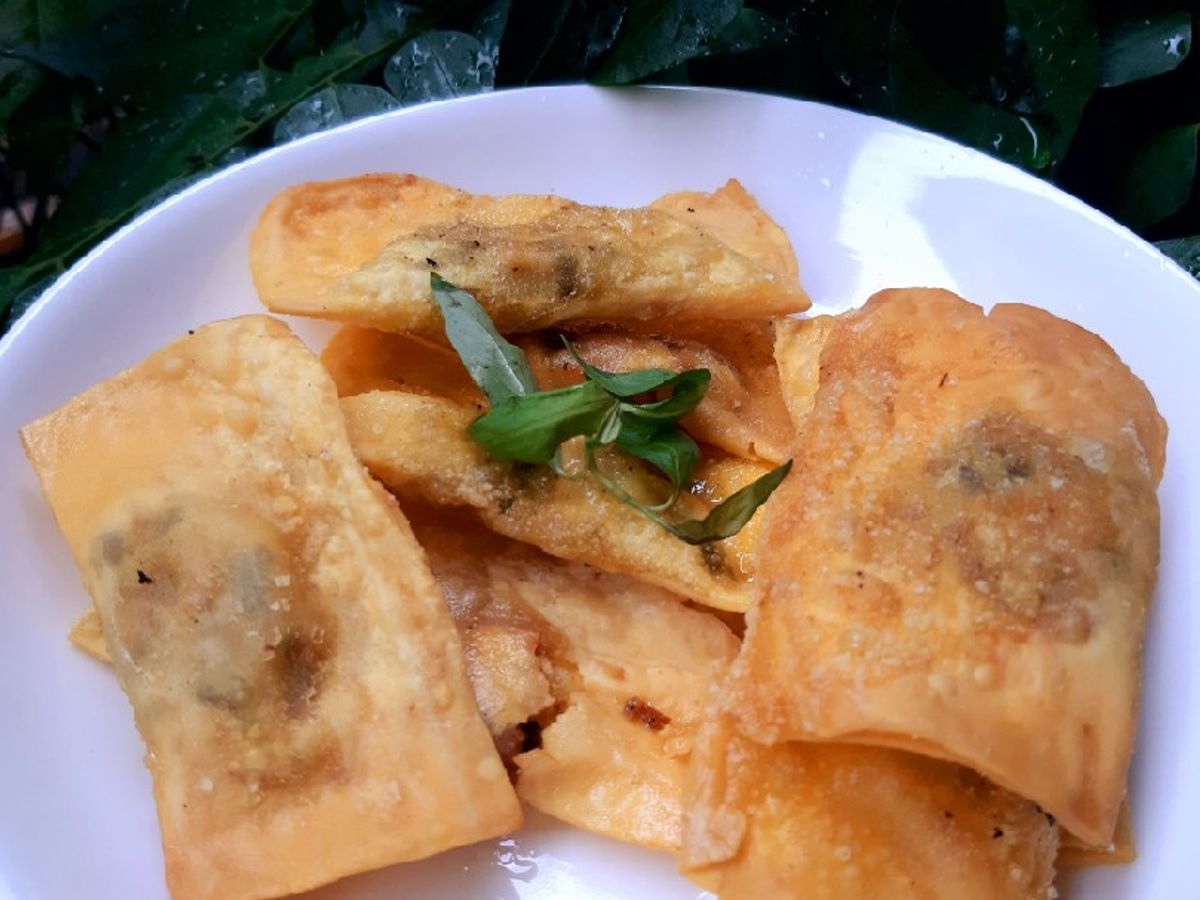 Hoành thánh lá bọc thịt chiên giòn