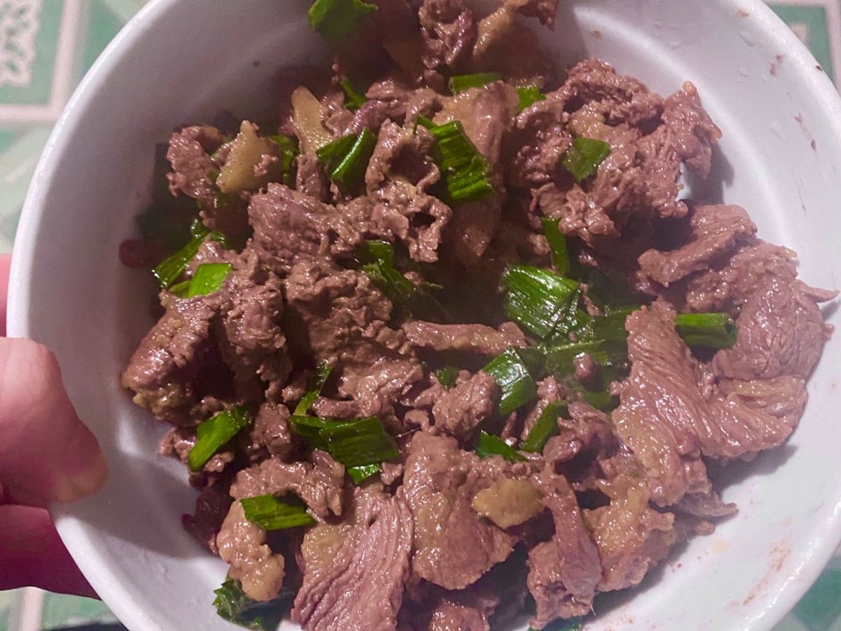 Thịt ngựa xào lá tỏi