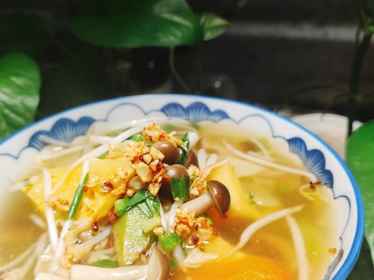 Canh chua nấm linh chi nâu