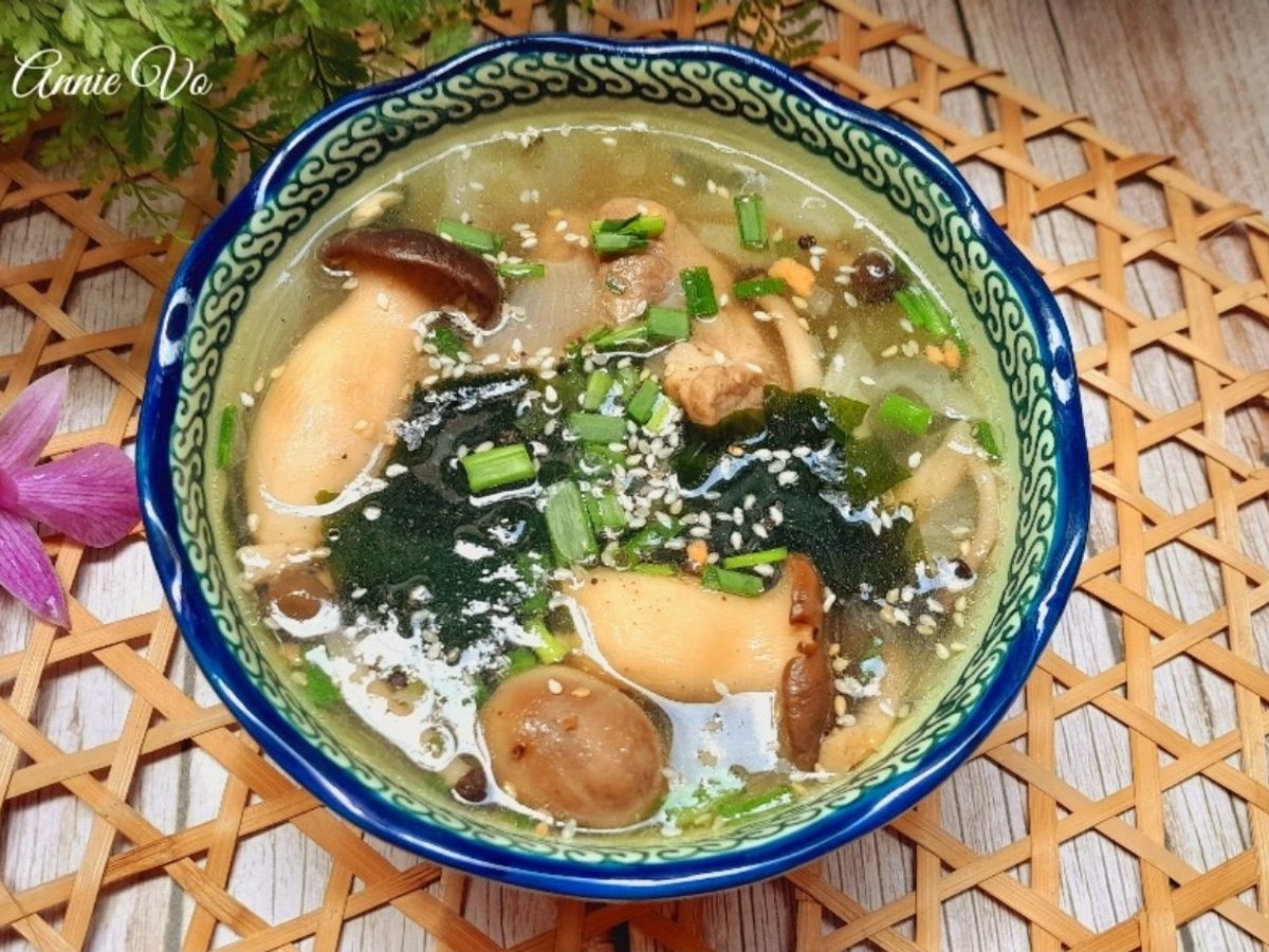 Canh rong biển nấu nấm