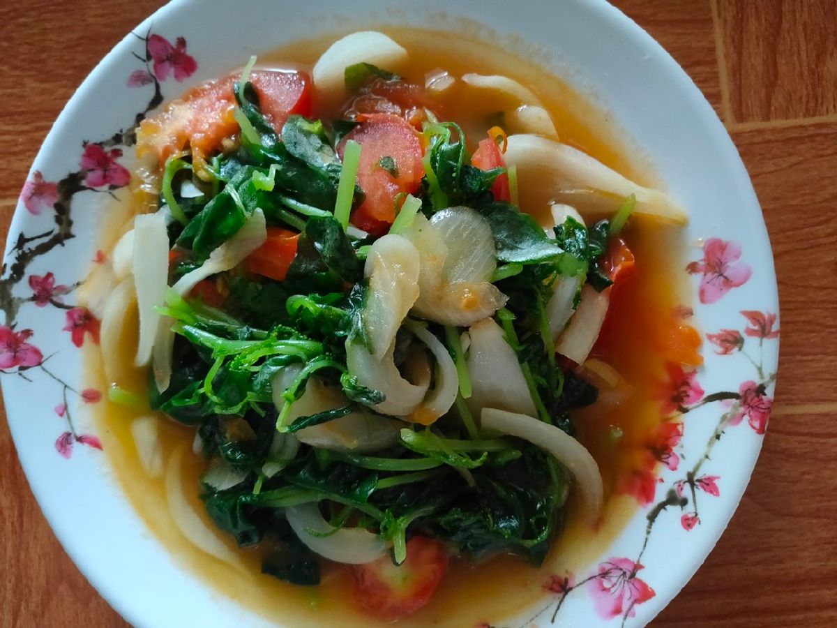 Rau càng cua trộn cà chua