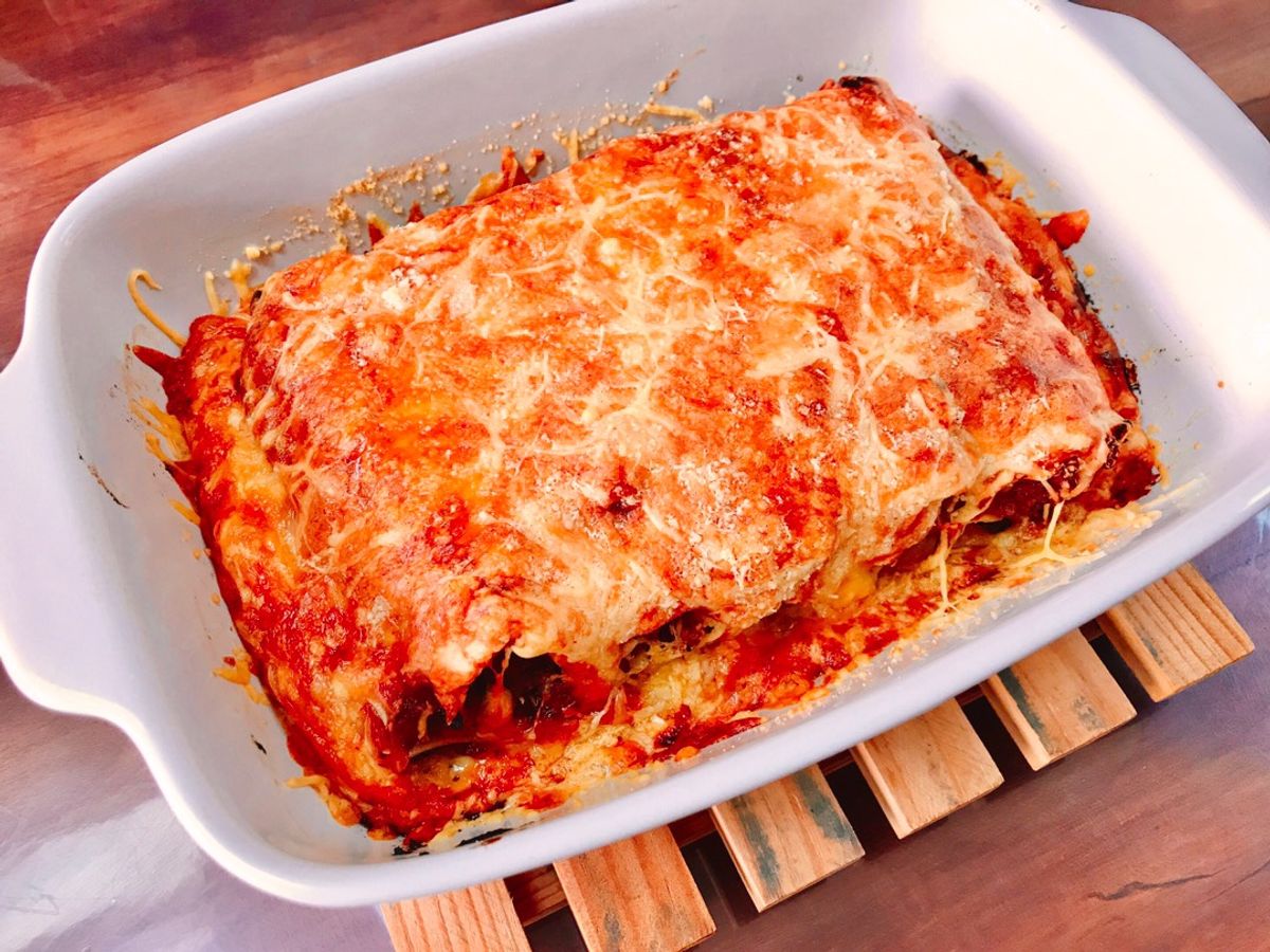 Mì Ống Cannelloni Nhồi Sốt Bò Bằm Bolognese Phủ Phô Mai Đút Lò
