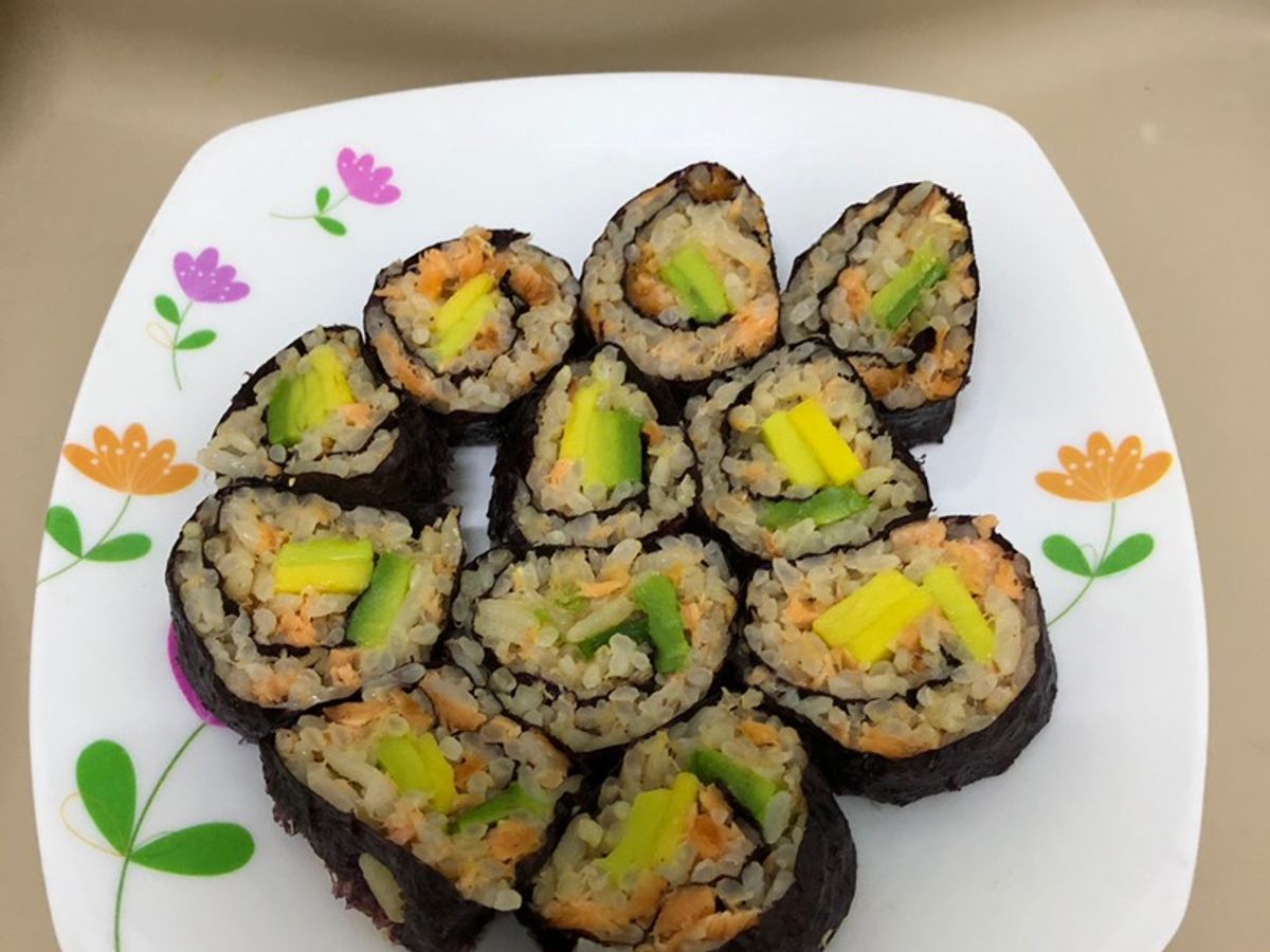 Cơm cuộn cá hồi