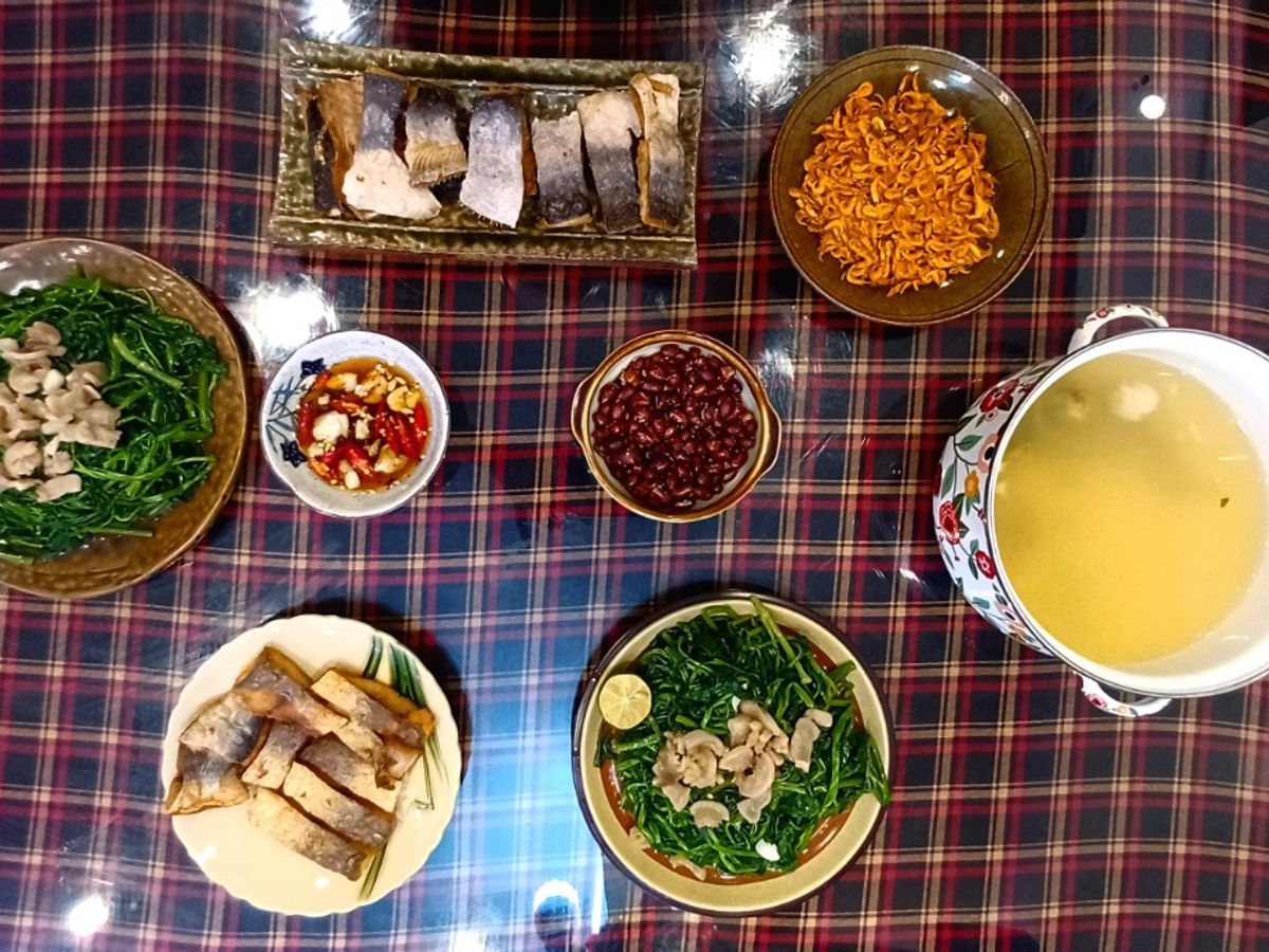 Mâm cơm gia đình #38 (mâm cơm ngày bão)