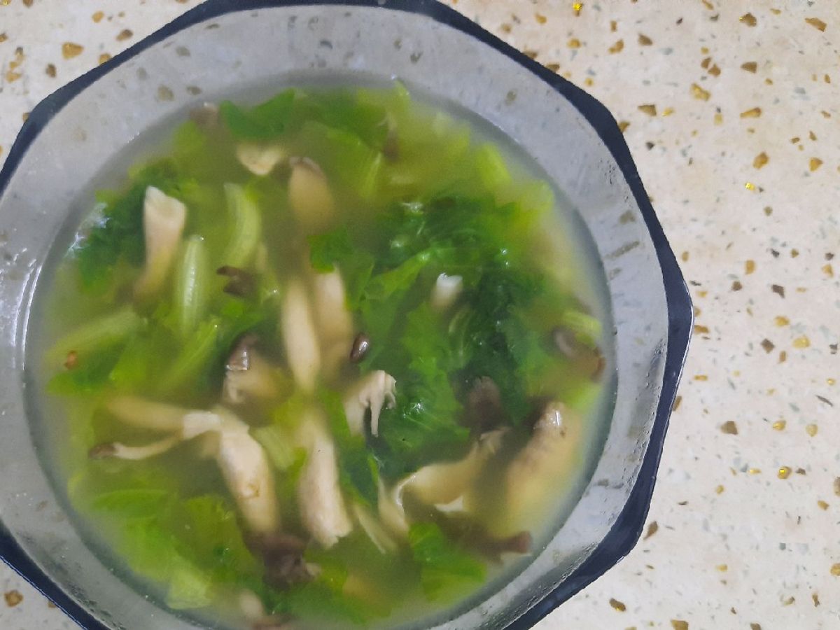 Canh rau diếp nấu nấm (món chay)