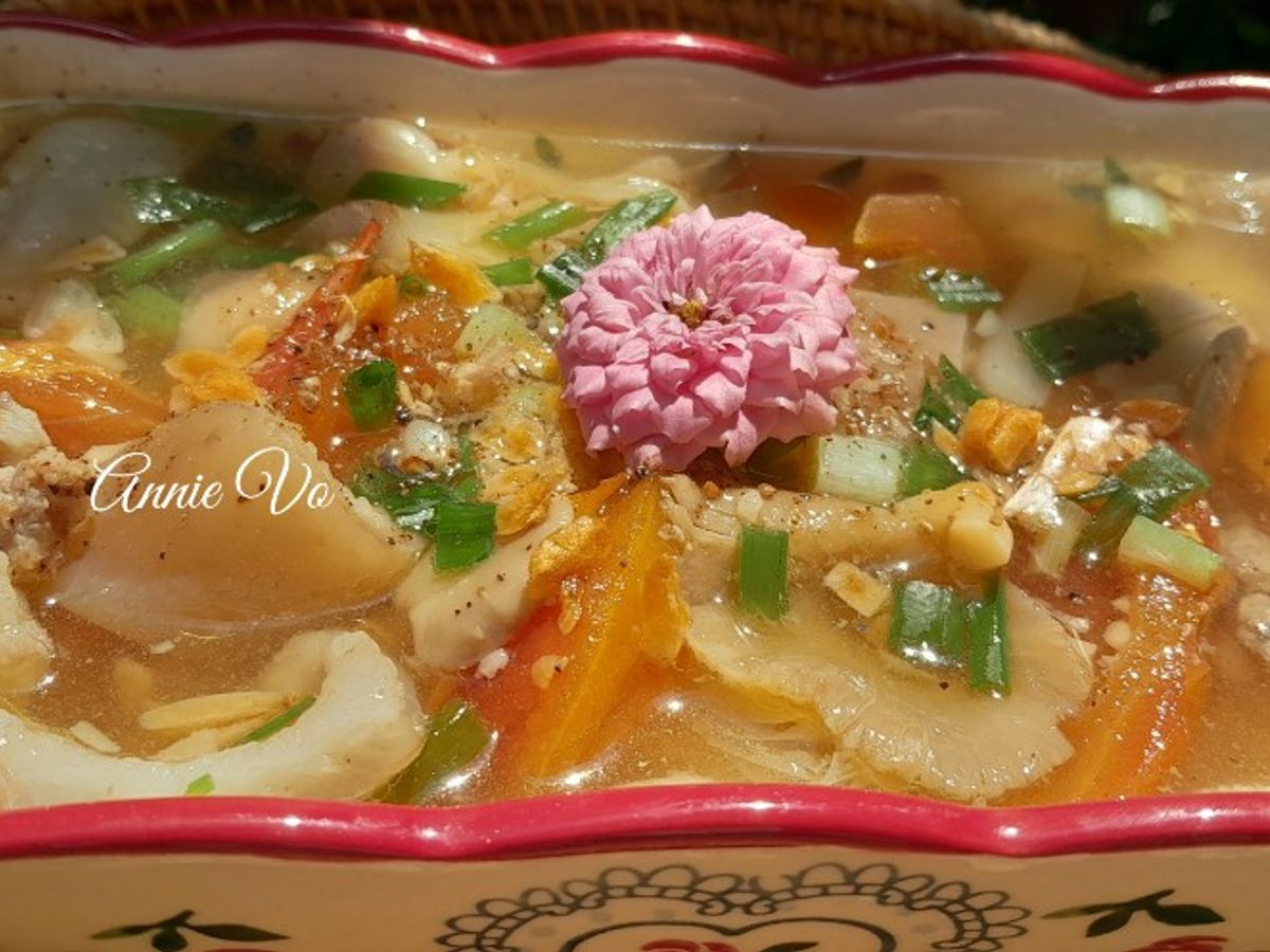 Canh cà nấm nấu da heo thịt xay