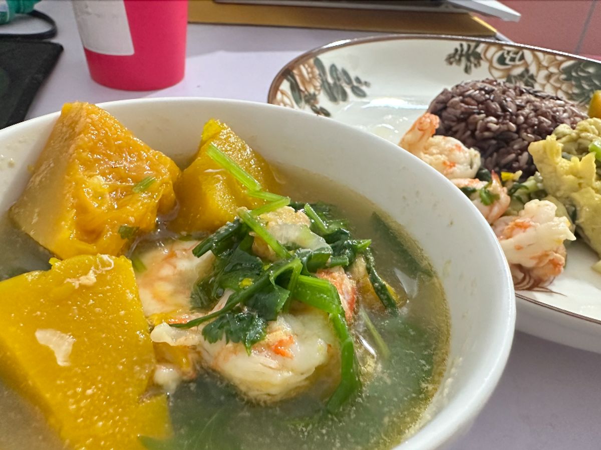 Món canh bí đỏ nấu tôm eatclean