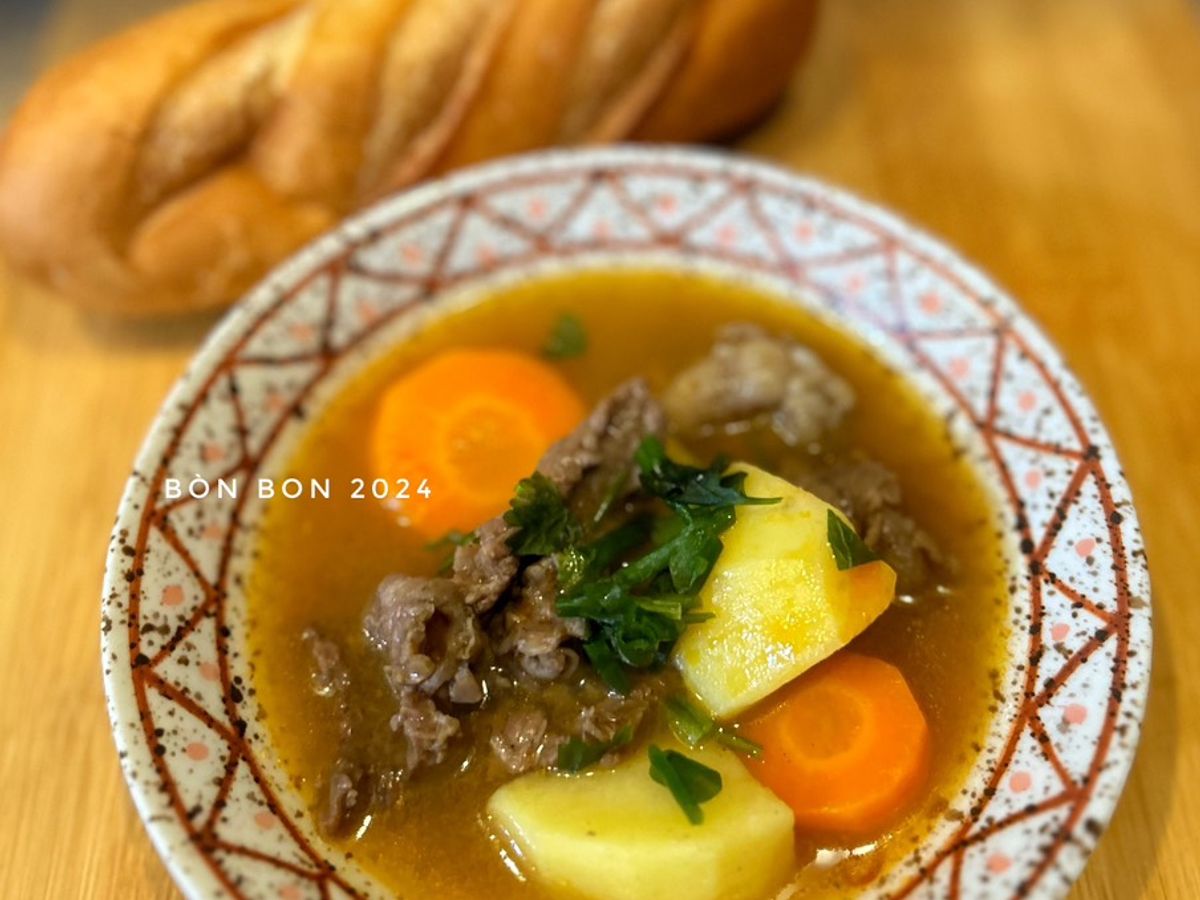Bò Sốt Vang Bánh Mì