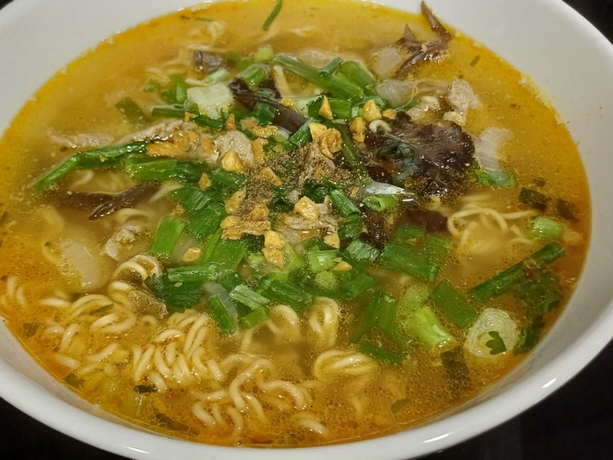 Mì gói bò mộc nhĩ