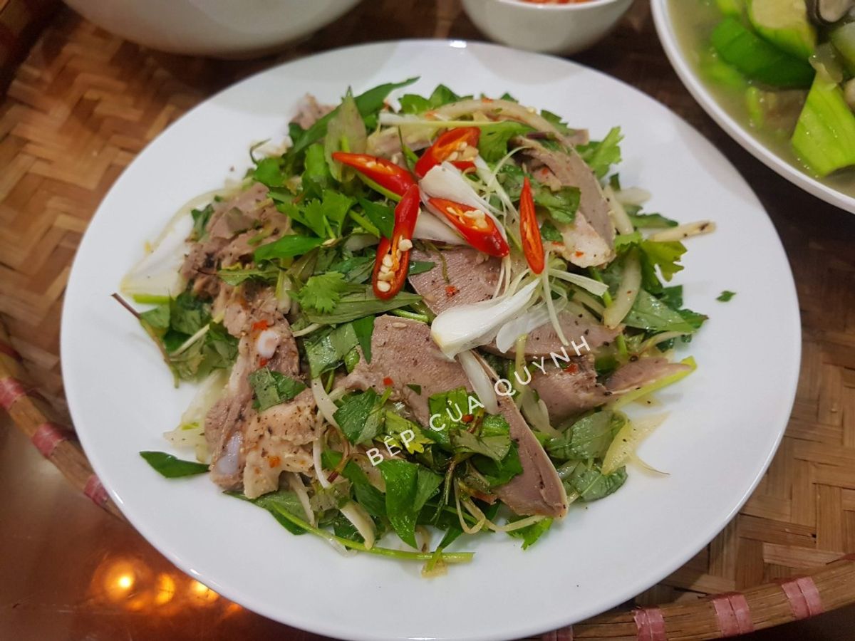 Lưỡi heo trộn hành tây
