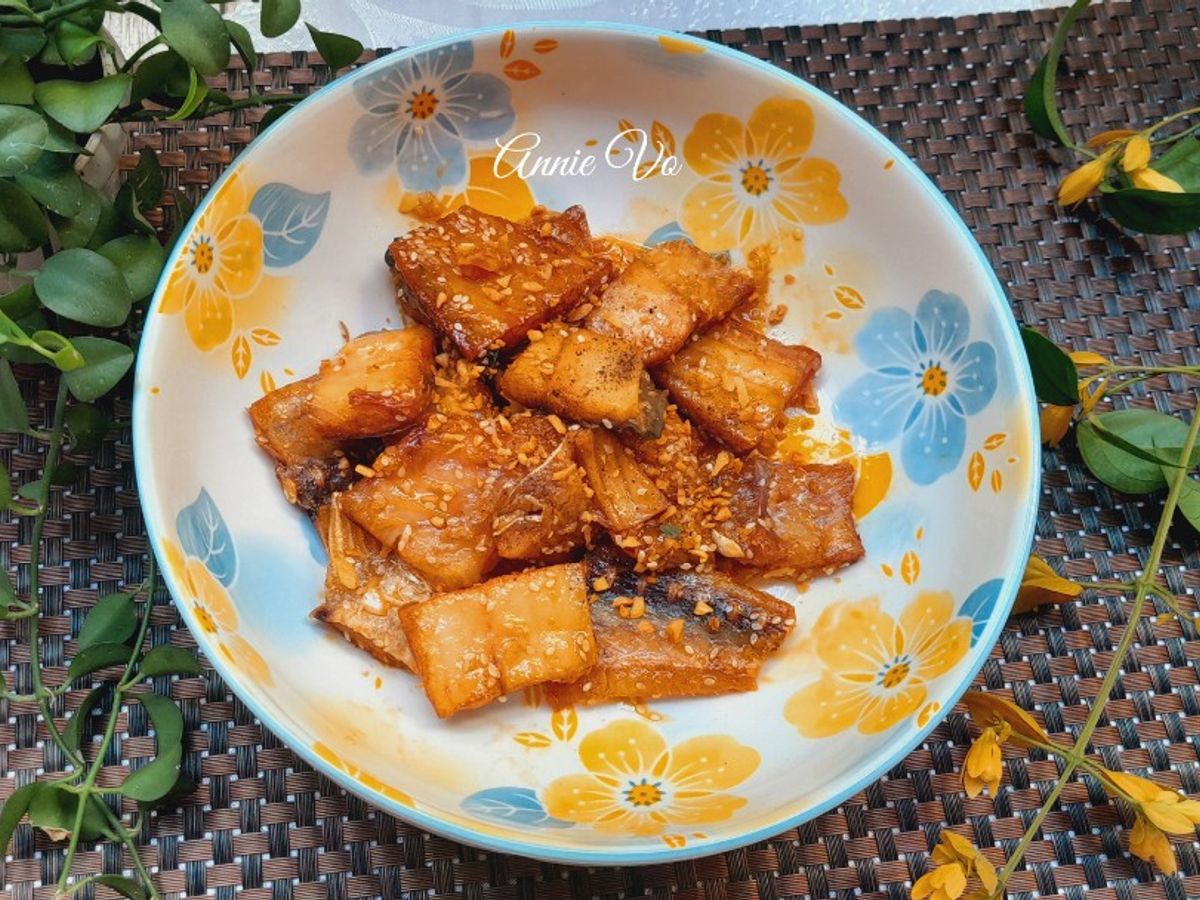 Khô cá dứa một nắng rim nước mắm mè