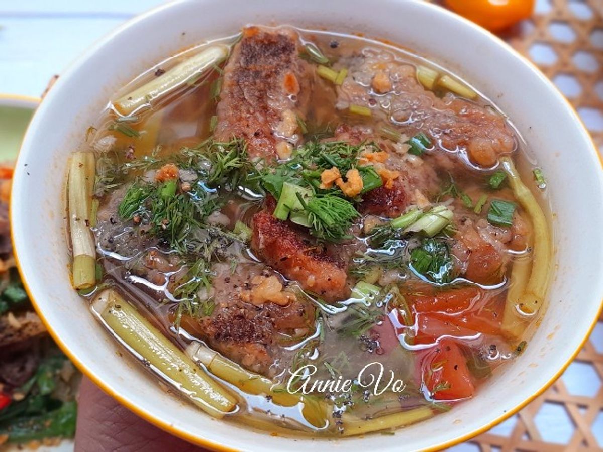 Canh cá diếc chua ngọt