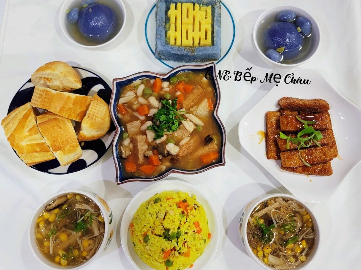 Mâm cơm chay ngày mùng 1